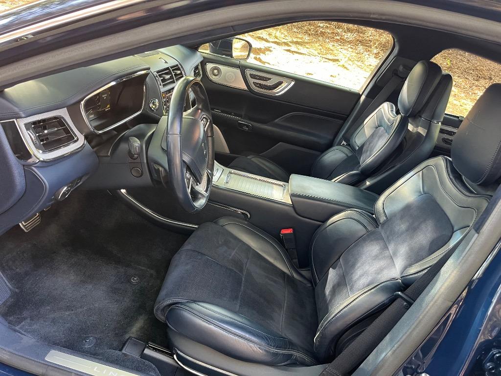 2017 Lincoln Continental - $17,950