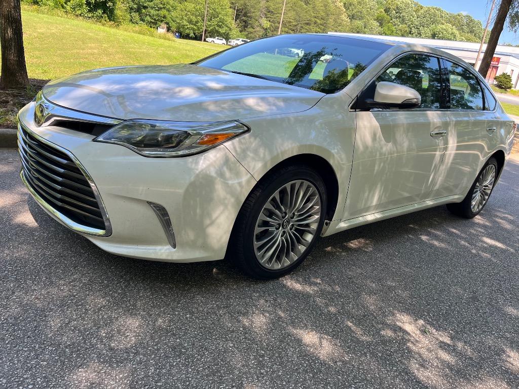 2017 Toyota Avalon Limited photo