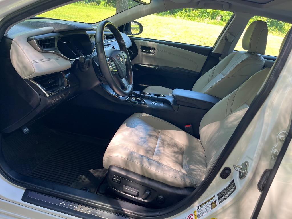 2017 Toyota Avalon Limited photo