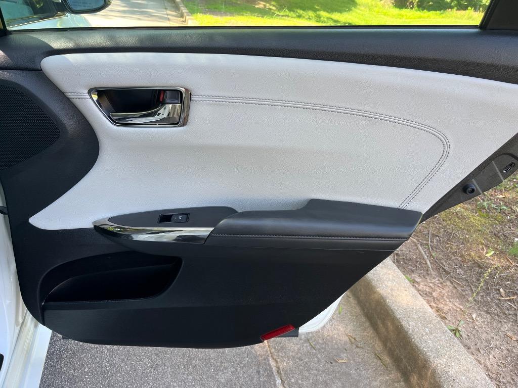 2017 Toyota Avalon Limited photo