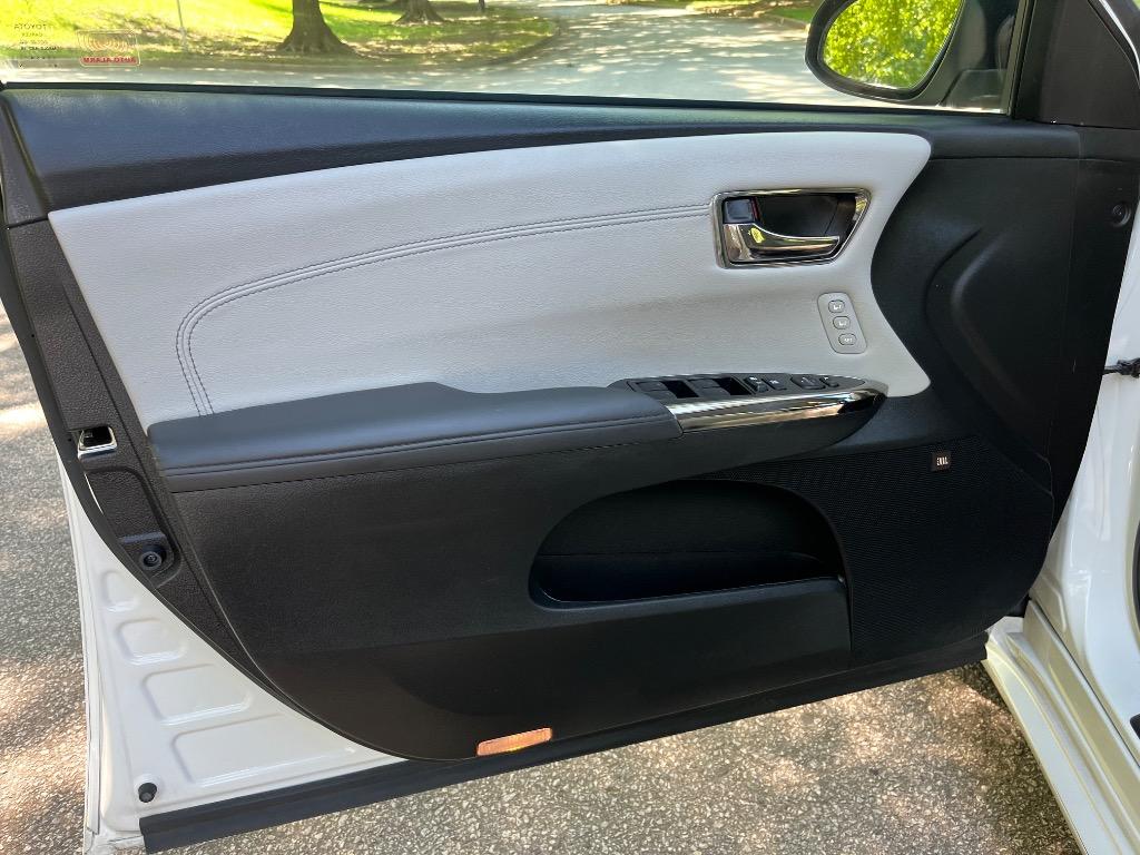 2017 Toyota Avalon Limited photo