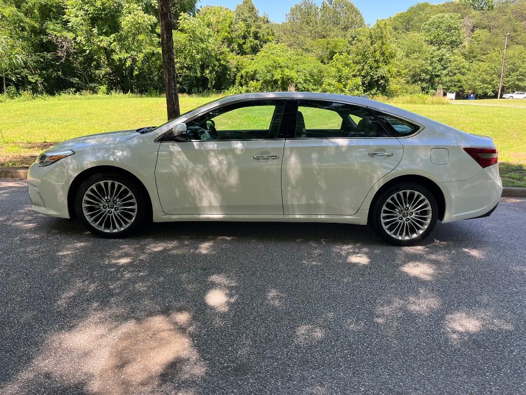 2017 Toyota Avalon Limited photo