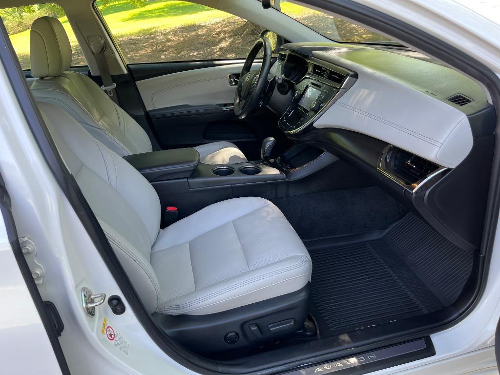 2017 Toyota Avalon Limited photo