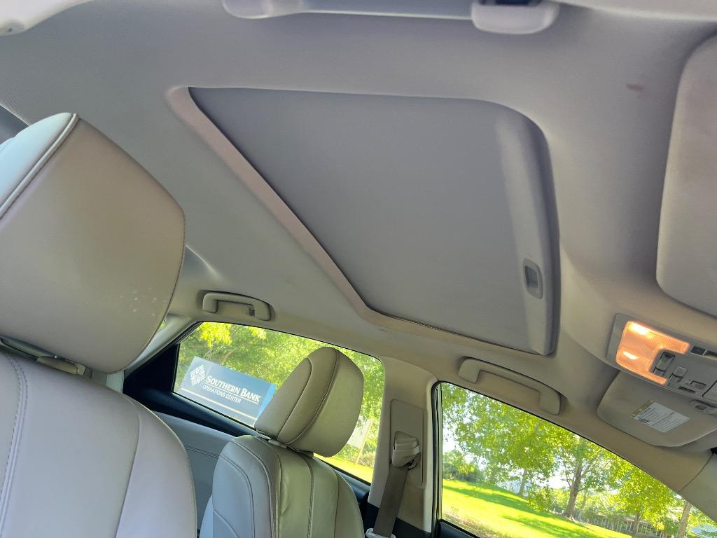 2017 Toyota Avalon Limited photo