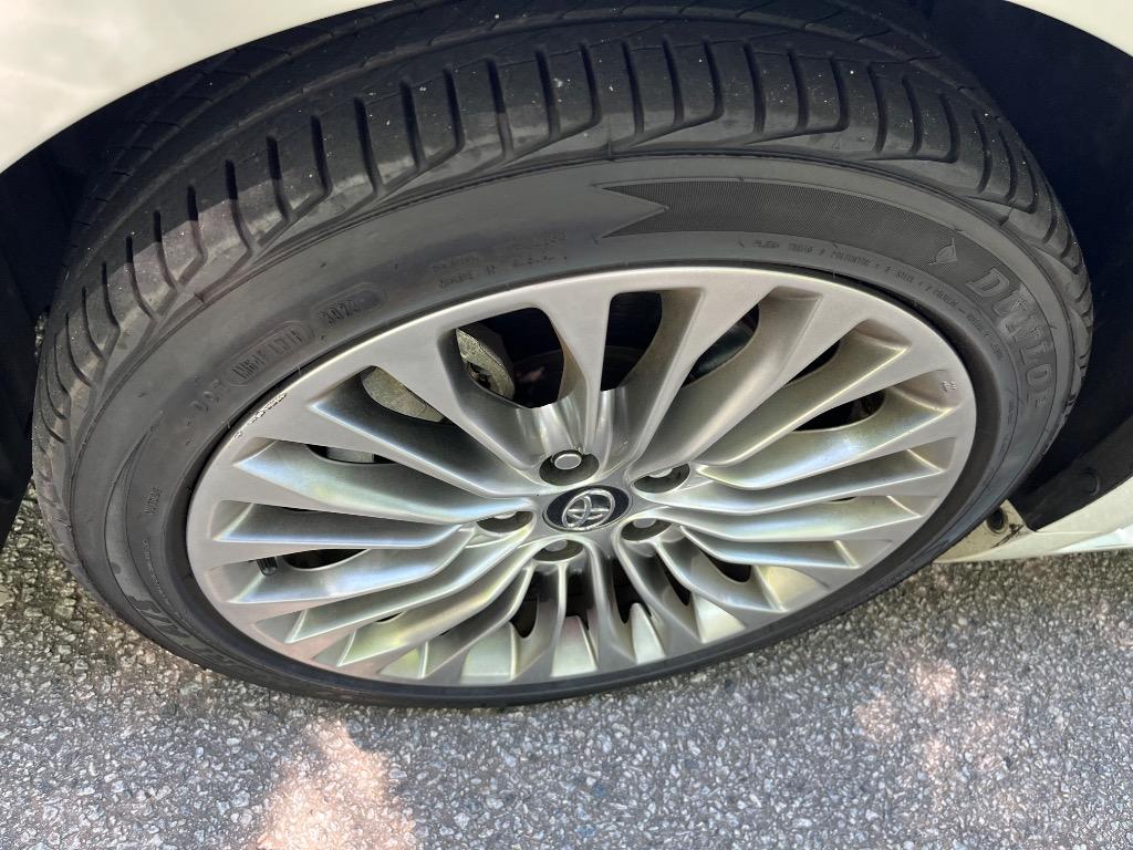 2017 Toyota Avalon Limited photo