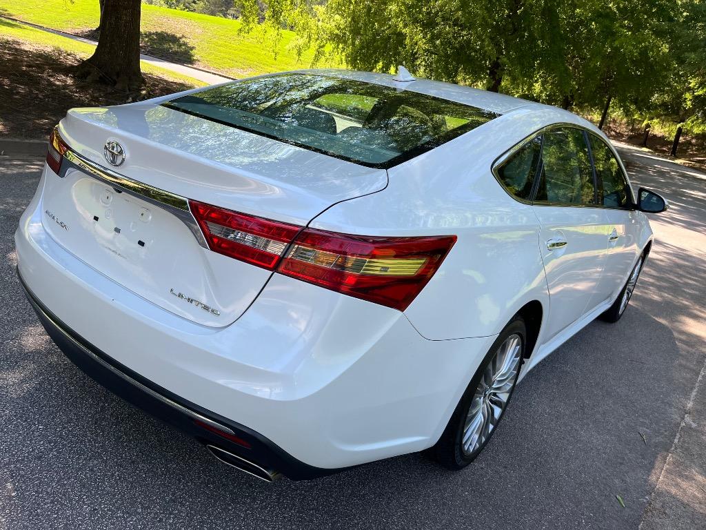 2017 Toyota Avalon Limited photo