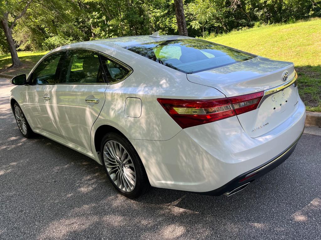 2017 Toyota Avalon Limited photo