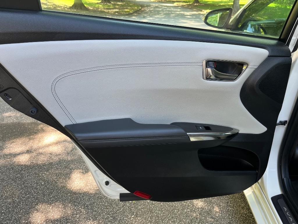 2017 Toyota Avalon Limited photo