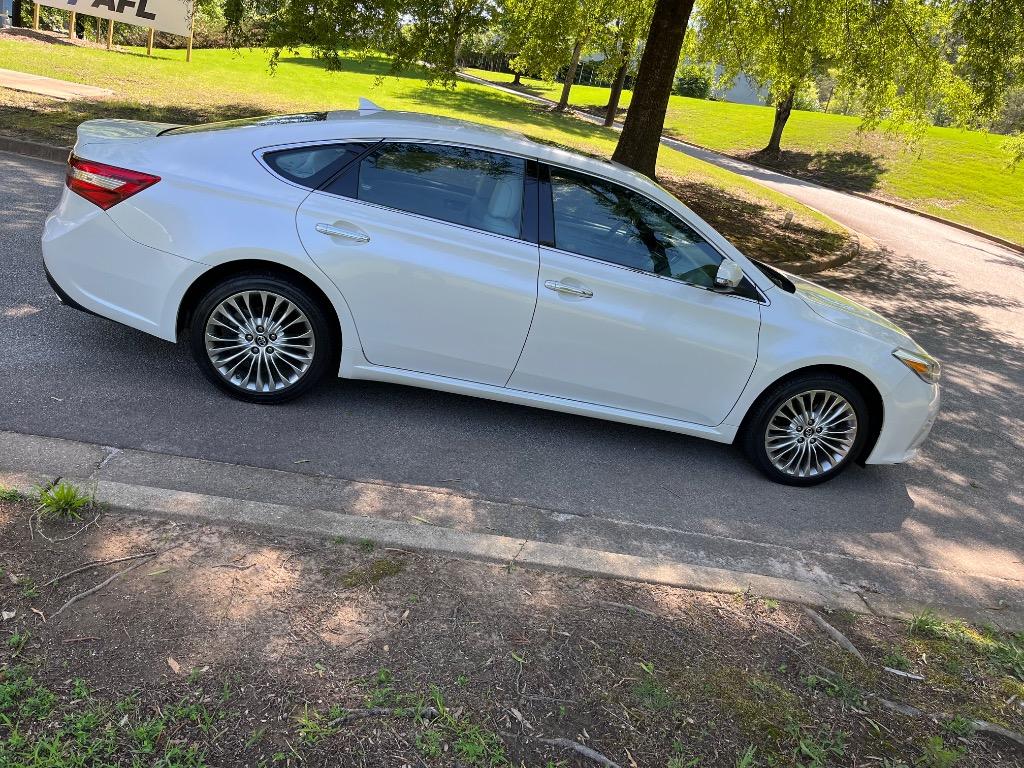 2017 Toyota Avalon Limited photo