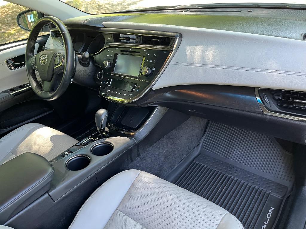 2017 Toyota Avalon Limited photo