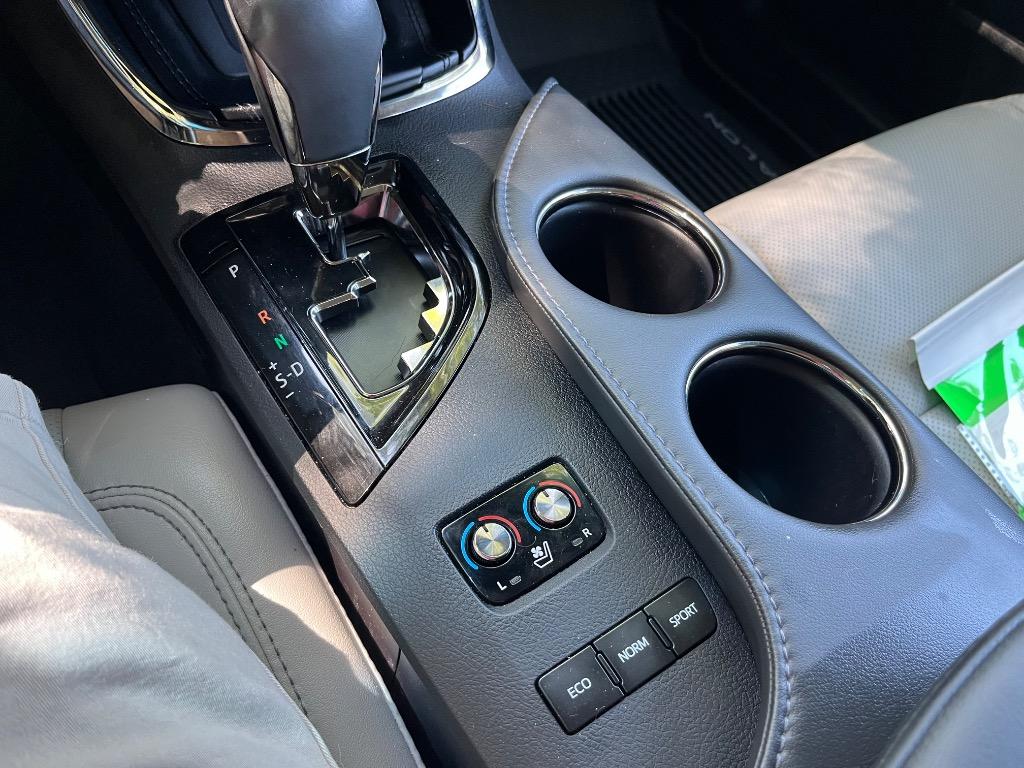 2017 Toyota Avalon Limited photo