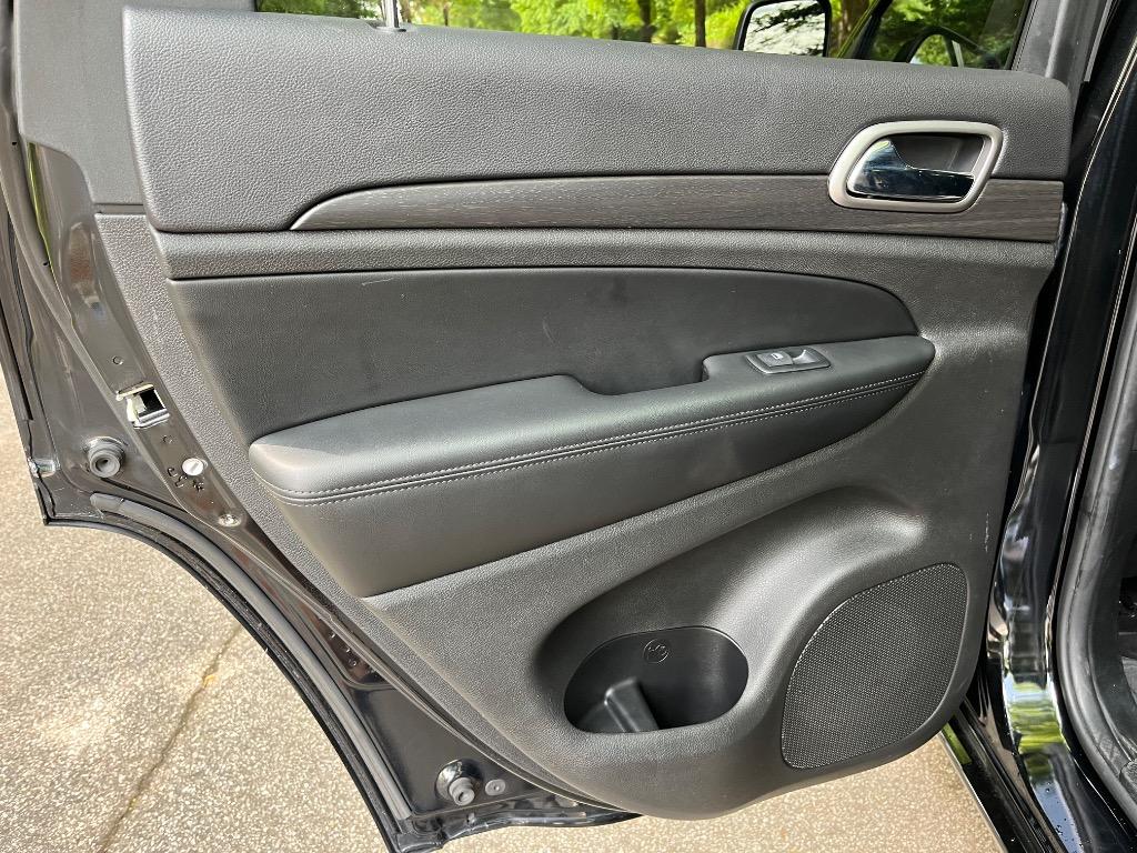 2017 Jeep Grand Cherokee Laredo Altitude photo