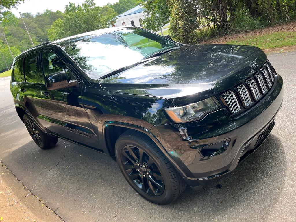 2017 Jeep Grand Cherokee Laredo Altitude photo