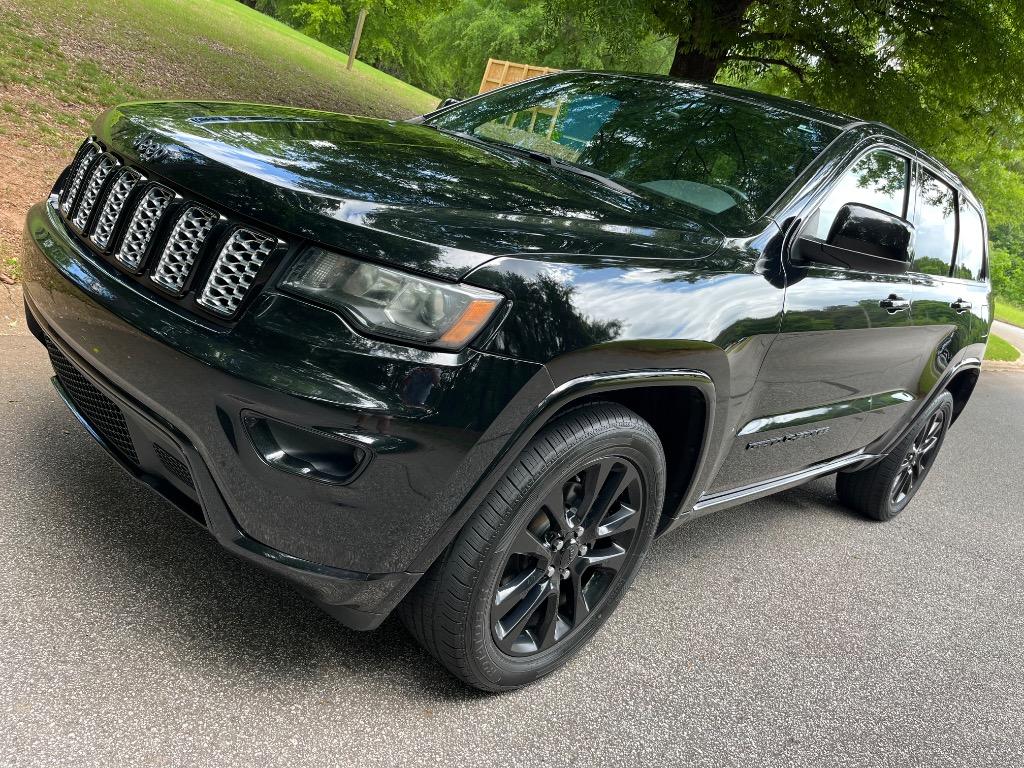 2017 Jeep Grand Cherokee Laredo Altitude photo