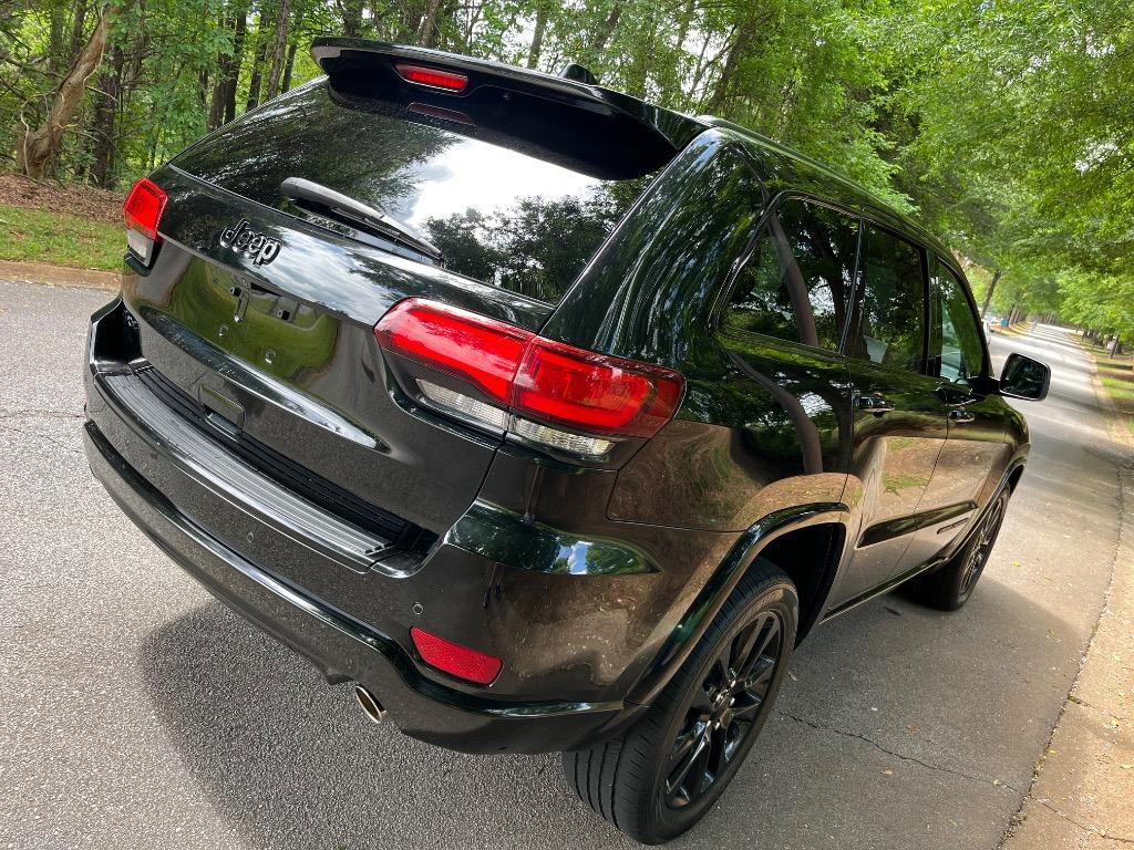 2017 Jeep Grand Cherokee Laredo Altitude photo