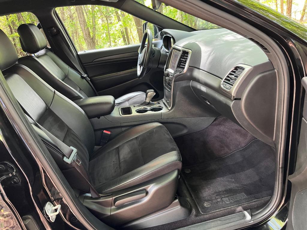 2017 Jeep Grand Cherokee Laredo Altitude photo