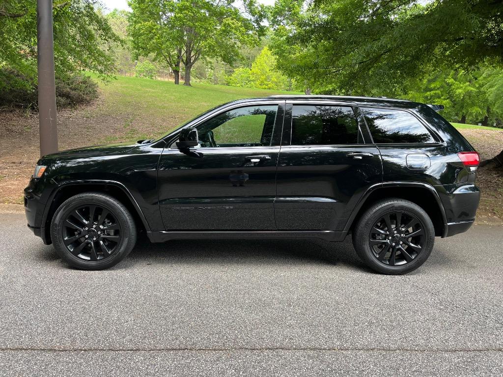 2017 Jeep Grand Cherokee Laredo Altitude photo