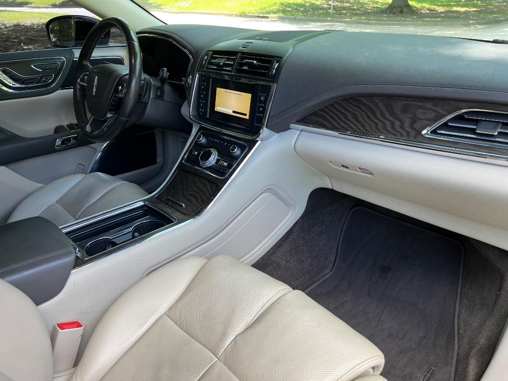 2017 Lincoln Continental Reserve photo