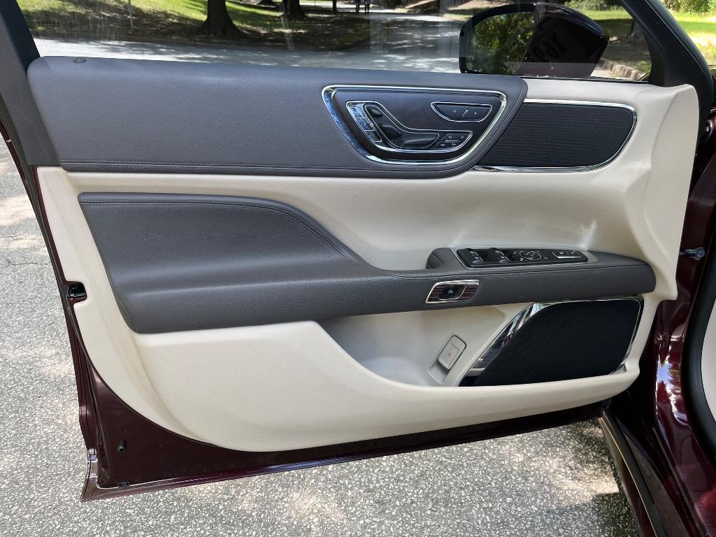 2017 Lincoln Continental Reserve photo