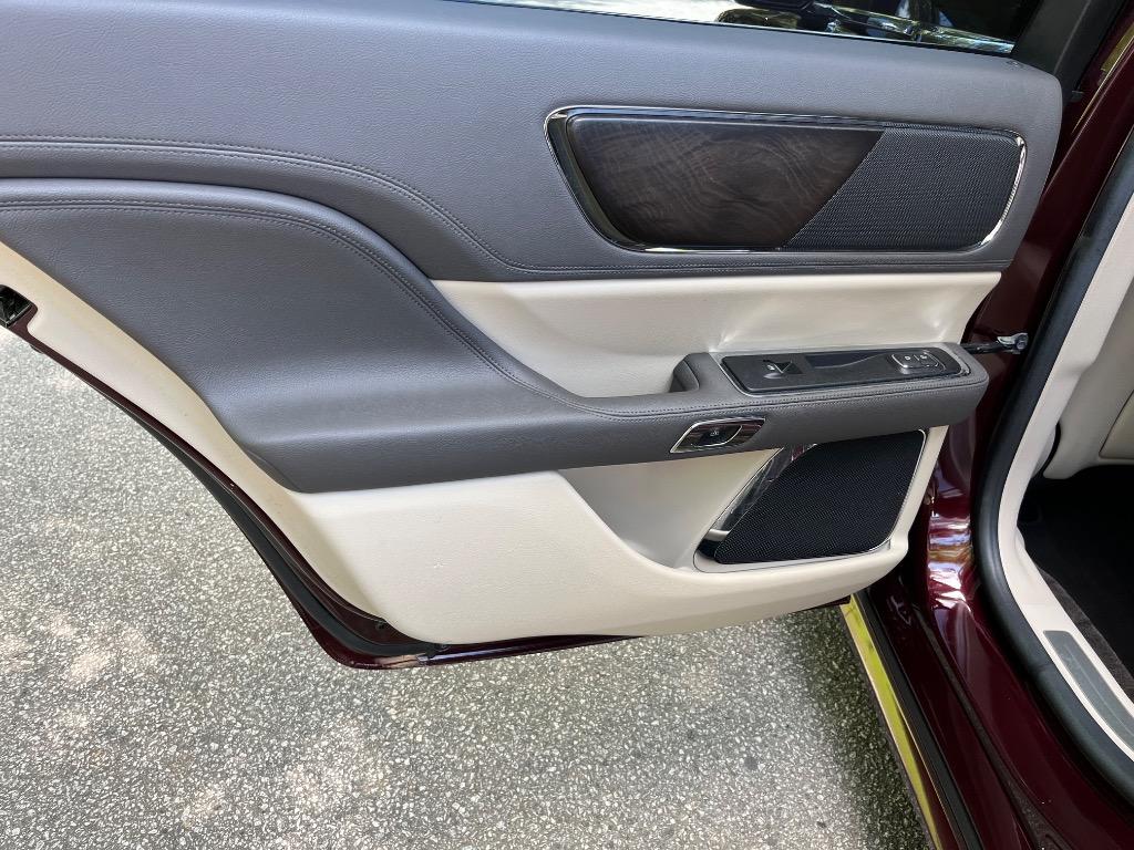 2017 Lincoln Continental Reserve photo