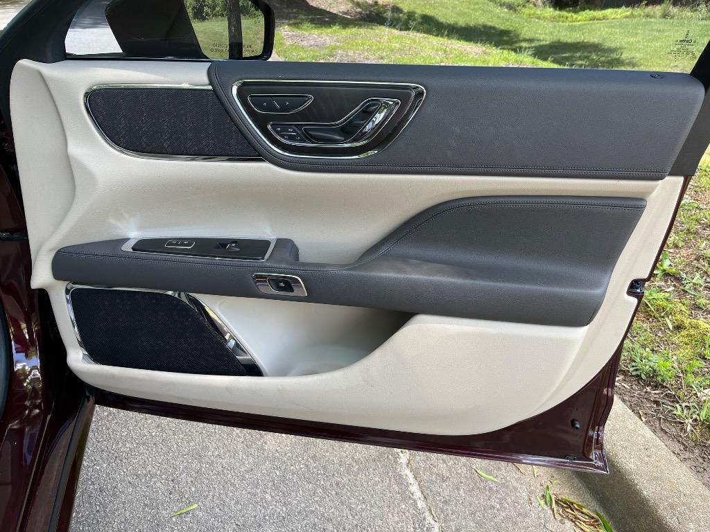 2017 Lincoln Continental Reserve photo