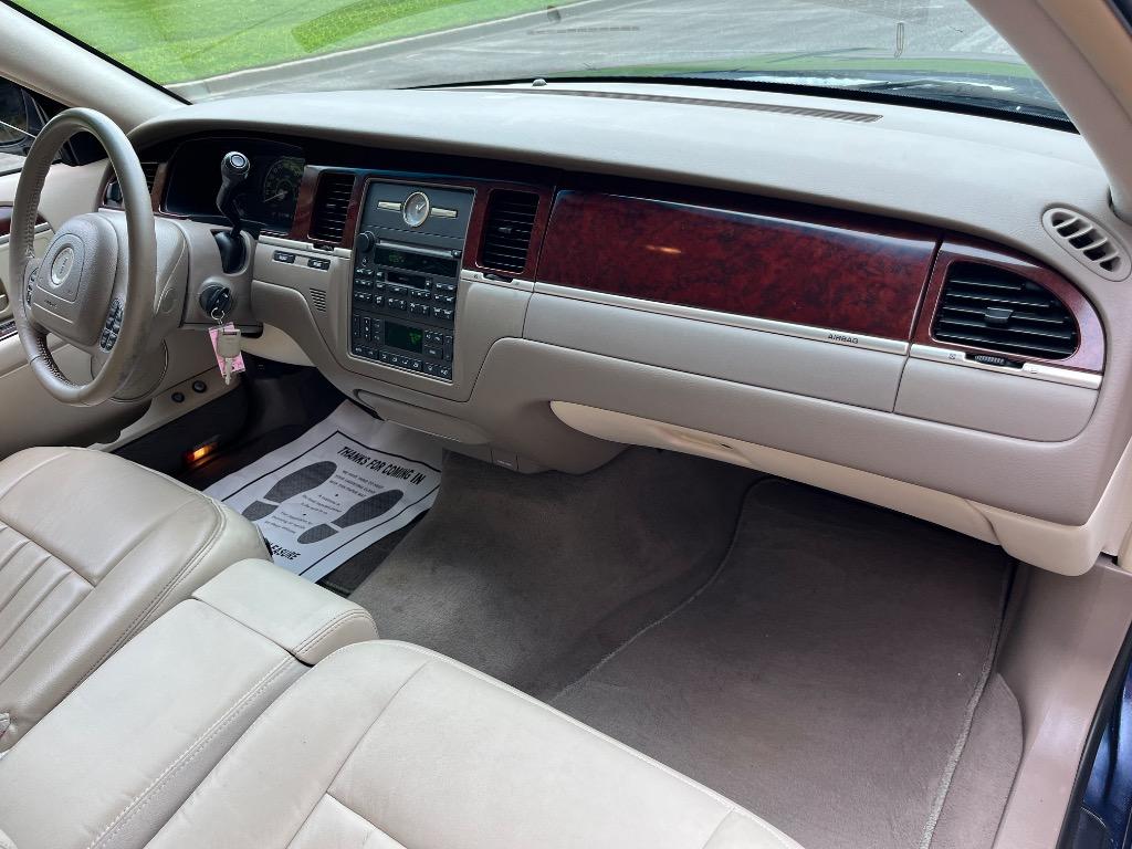 2004 Lincoln Town Car - $7,950