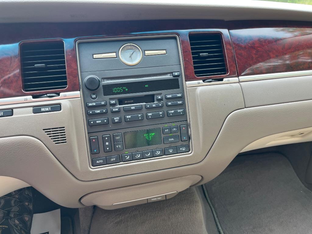 2004 Lincoln Town Car - $7,950