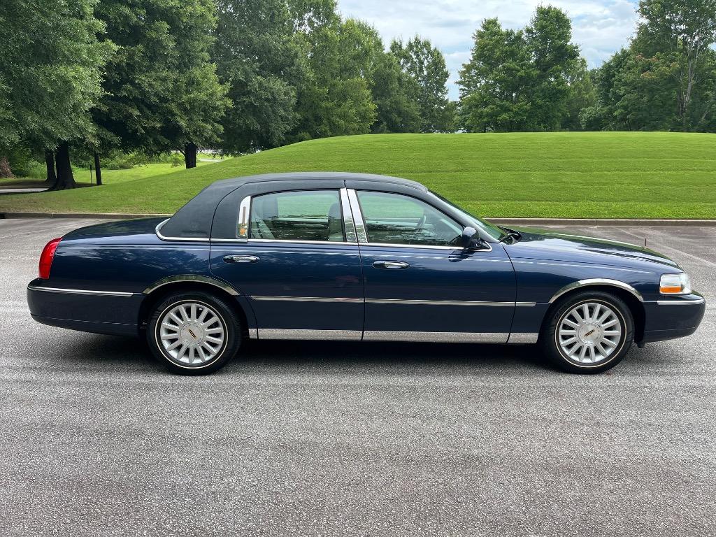 2004 Lincoln Town Car - $7,950