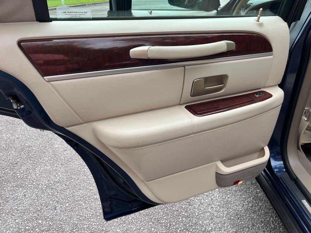 2004 Lincoln Town Car - $7,950