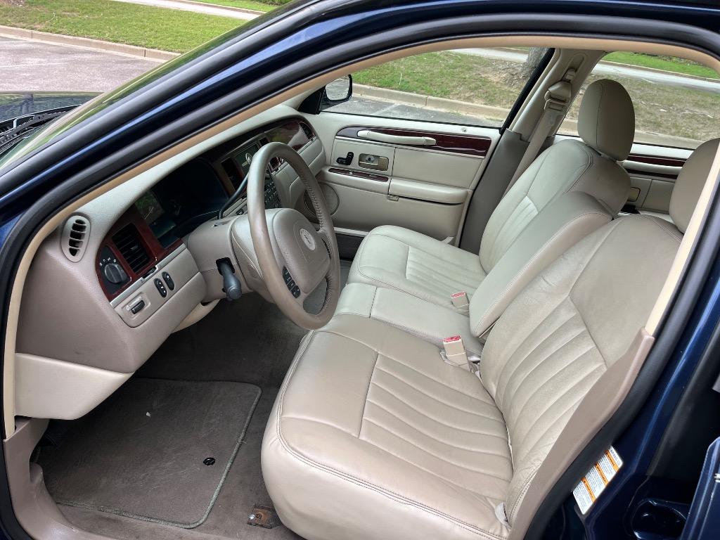 2004 Lincoln Town Car - $7,950