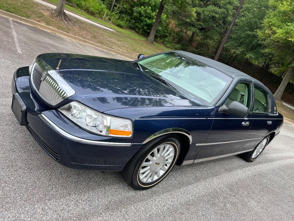 2004 Lincoln Town Car - $7,950
