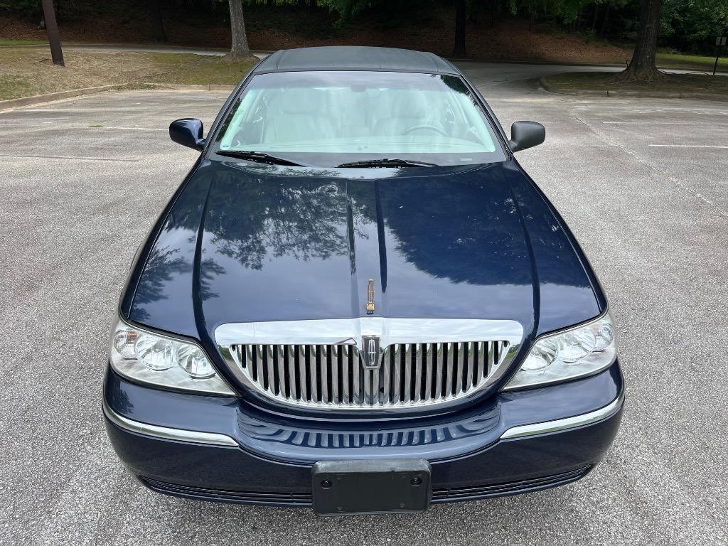 2004 Lincoln Town Car - $7,950
