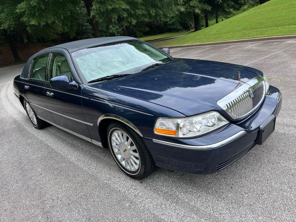 2004 Lincoln Town Car - $7,950
