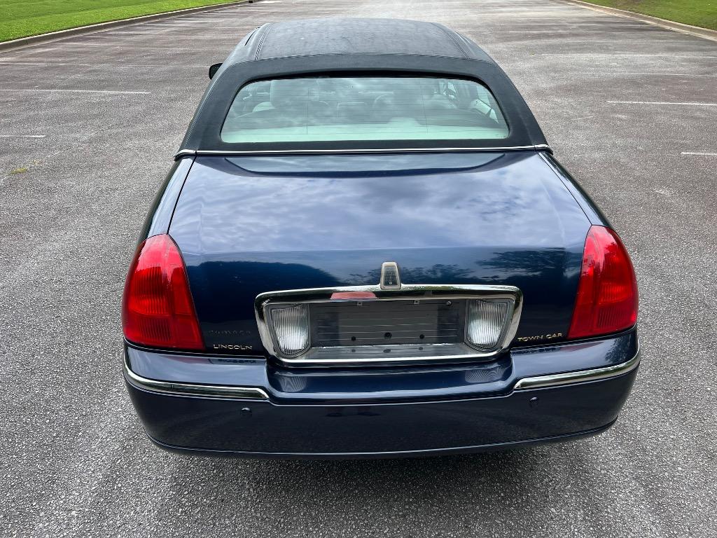 2004 Lincoln Town Car - $7,950