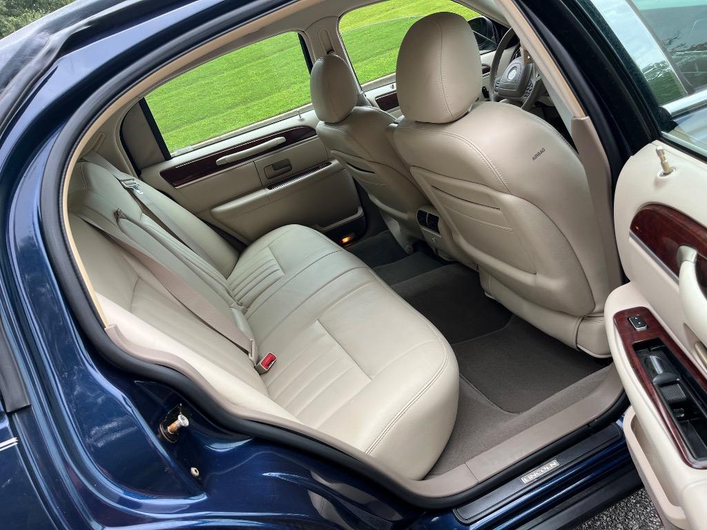 2004 Lincoln Town Car - $7,950