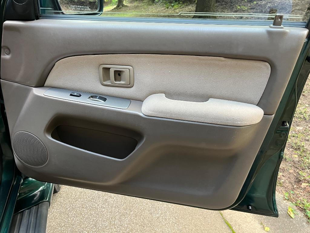 2001 Toyota 4Runner SR5 photo