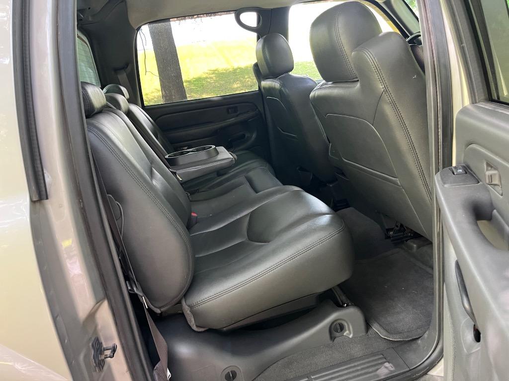 2004 Chevrolet Avalanche - $4,650