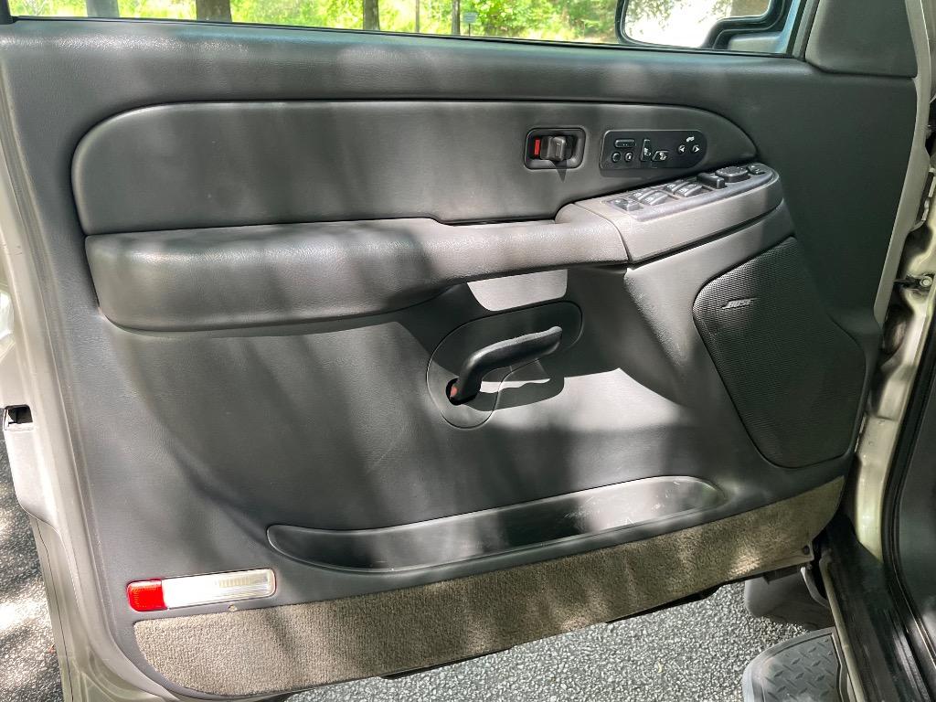 2004 Chevrolet Avalanche - $4,650