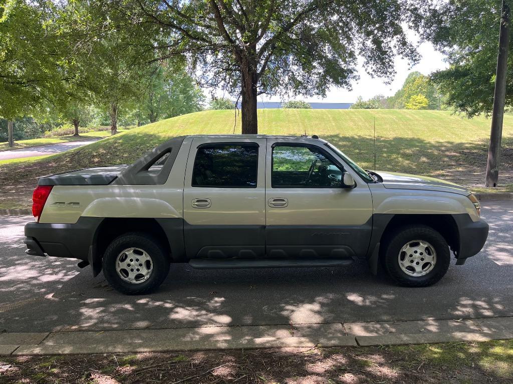2004 Chevrolet Avalanche - $4,650