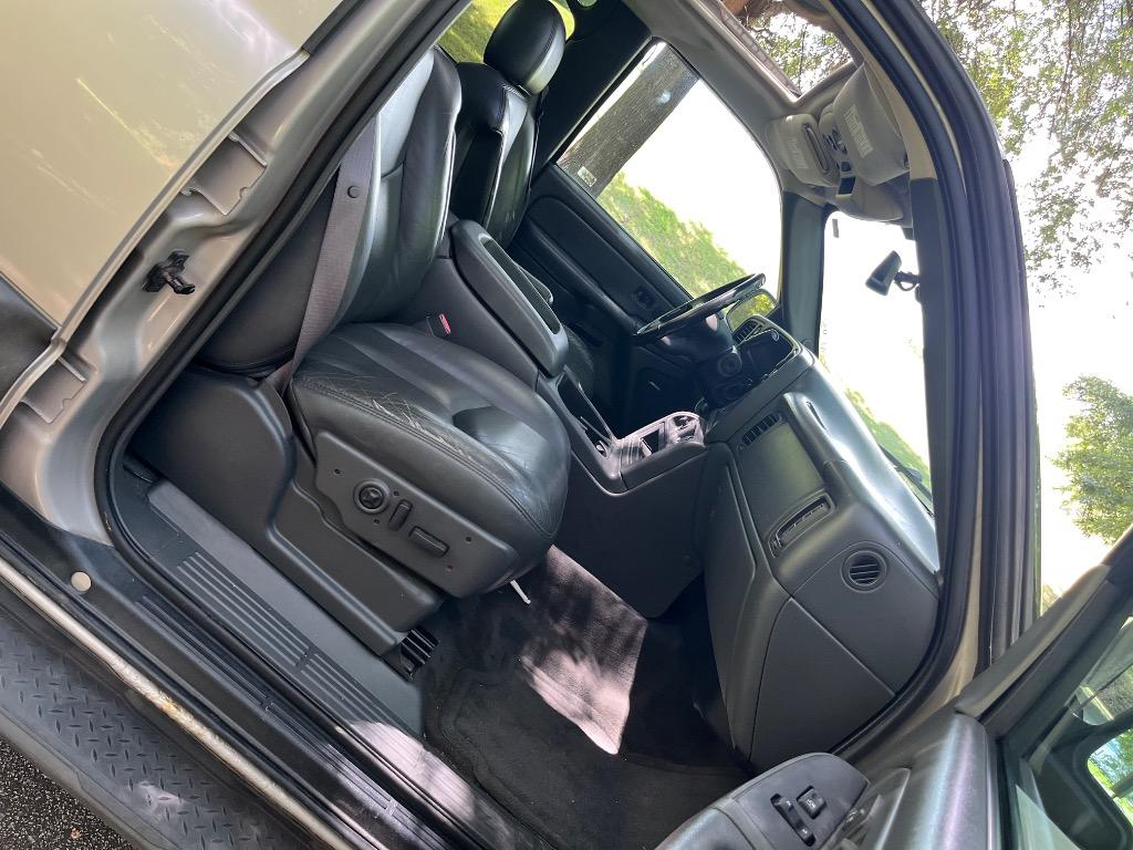 2004 Chevrolet Avalanche - $4,650