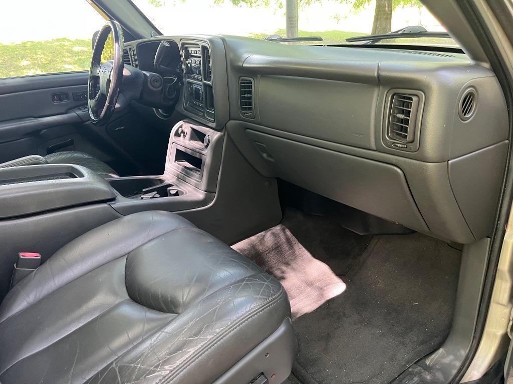2004 Chevrolet Avalanche - $4,650