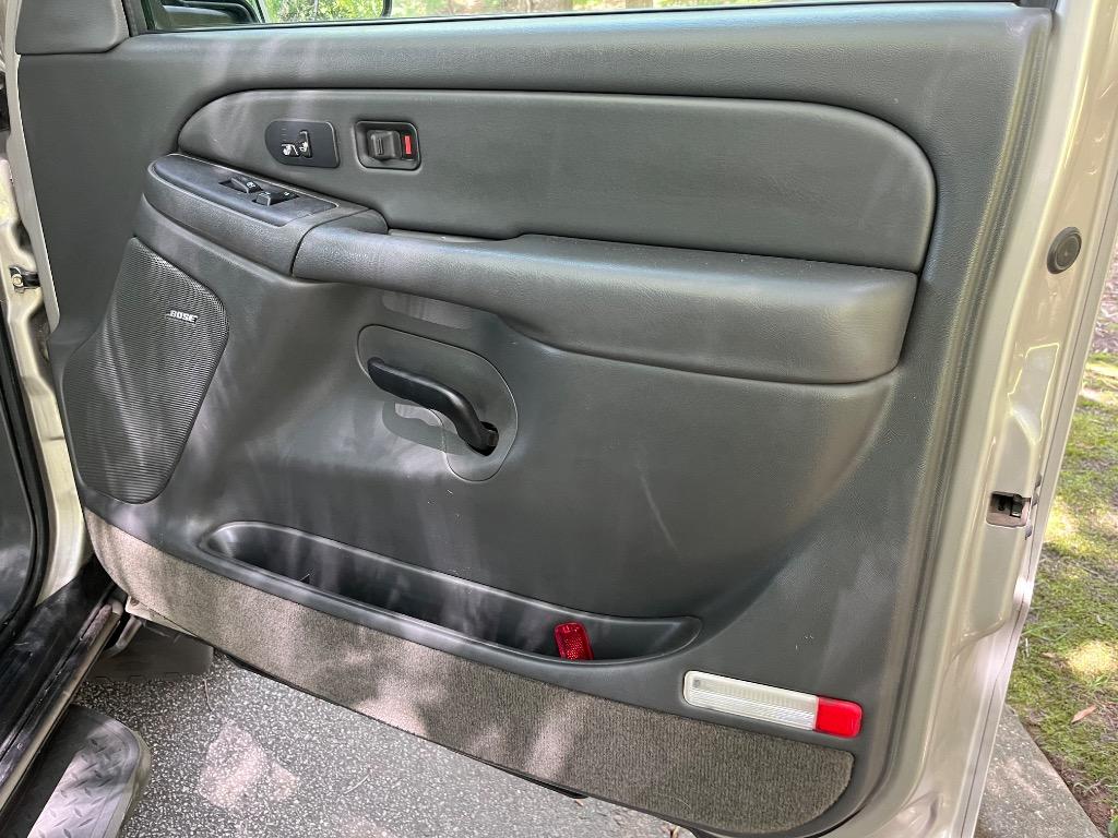 2004 Chevrolet Avalanche - $4,650