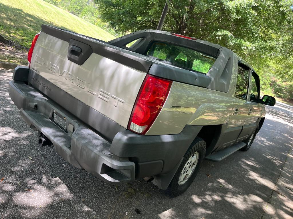 2004 Chevrolet Avalanche - $4,650