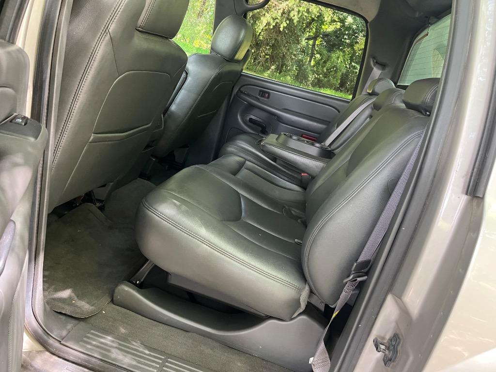 2004 Chevrolet Avalanche - $4,650
