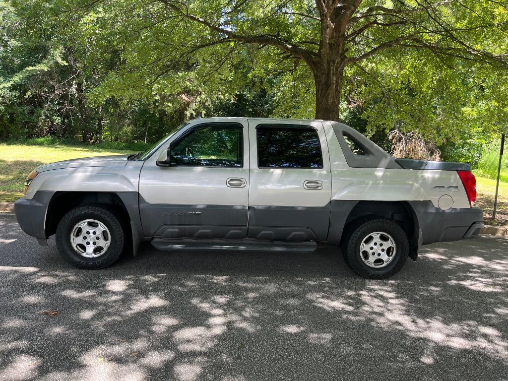 2004 Chevrolet Avalanche - $4,650
