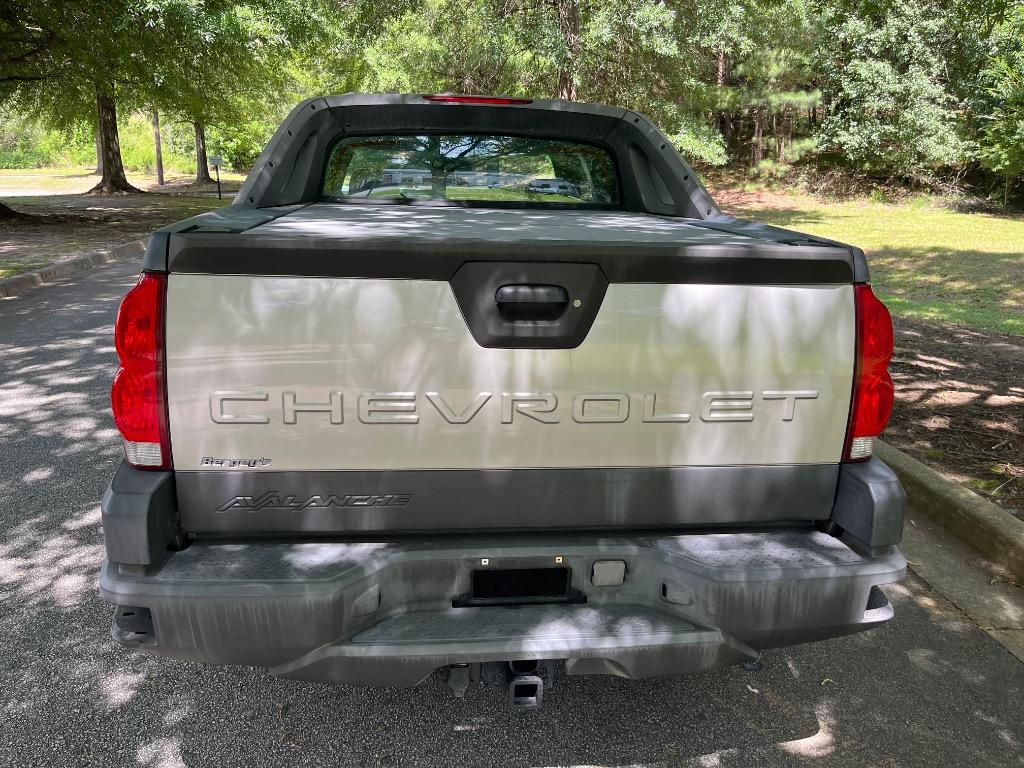 2004 Chevrolet Avalanche - $4,650