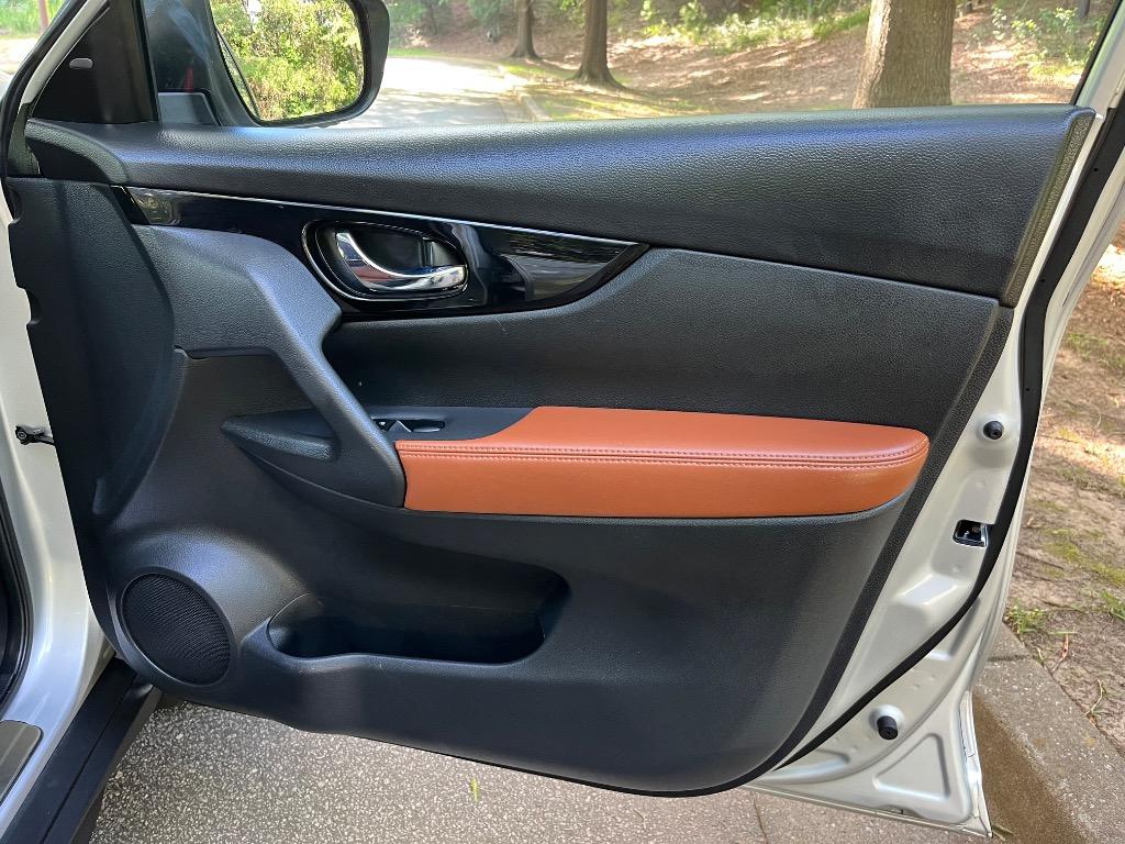 2018 Nissan Rogue - $15,450