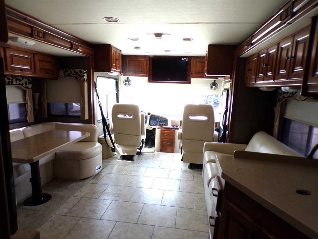 2012 Freightliner Xc Raised Rail Rear Engine Motor Home Chassis - $73,800