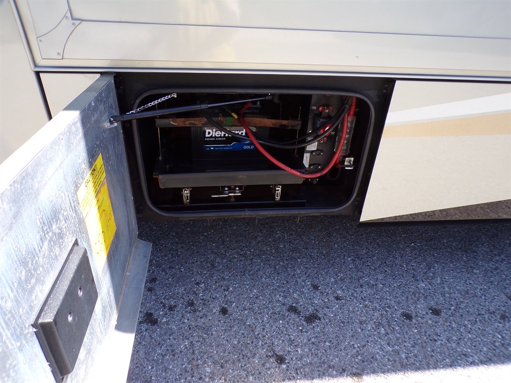 2012 Freightliner Xc Raised Rail Rear Engine Motor Home Chassis - $73,800