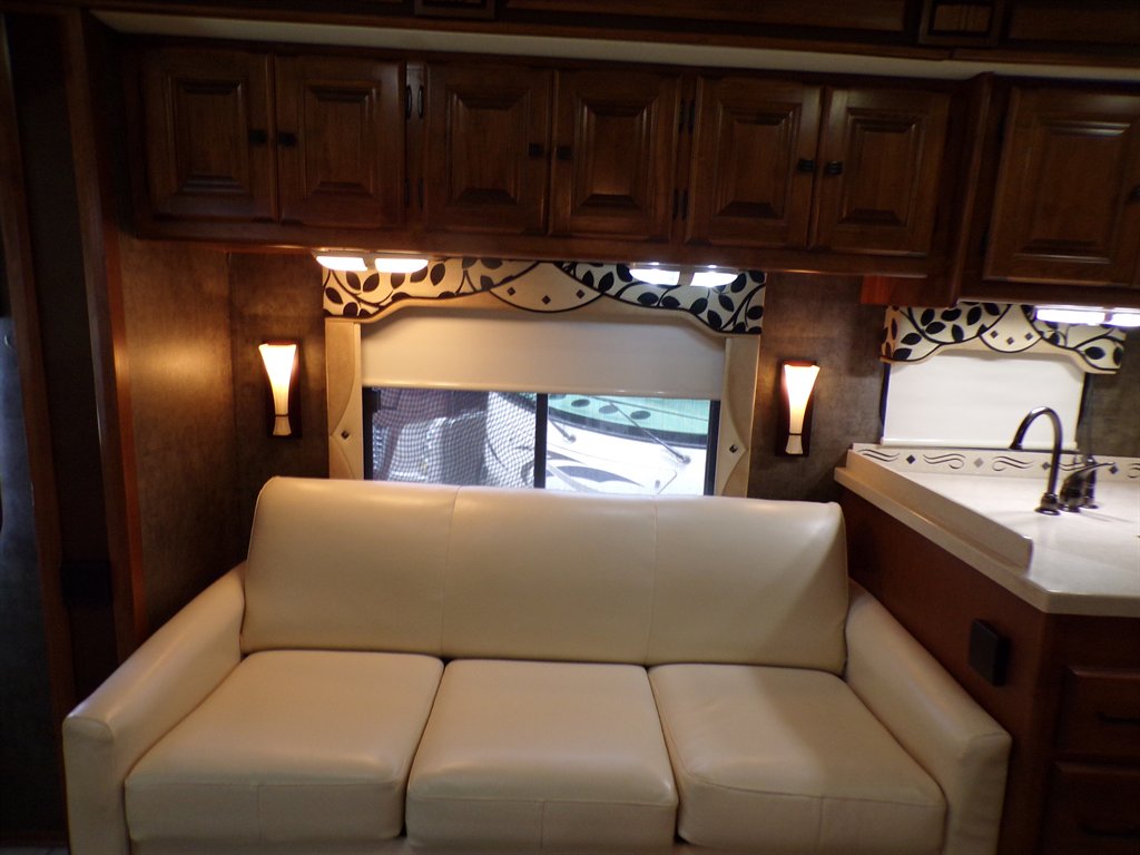 2012 Freightliner Xc Raised Rail Rear Engine Motor Home Chassis - $73,800